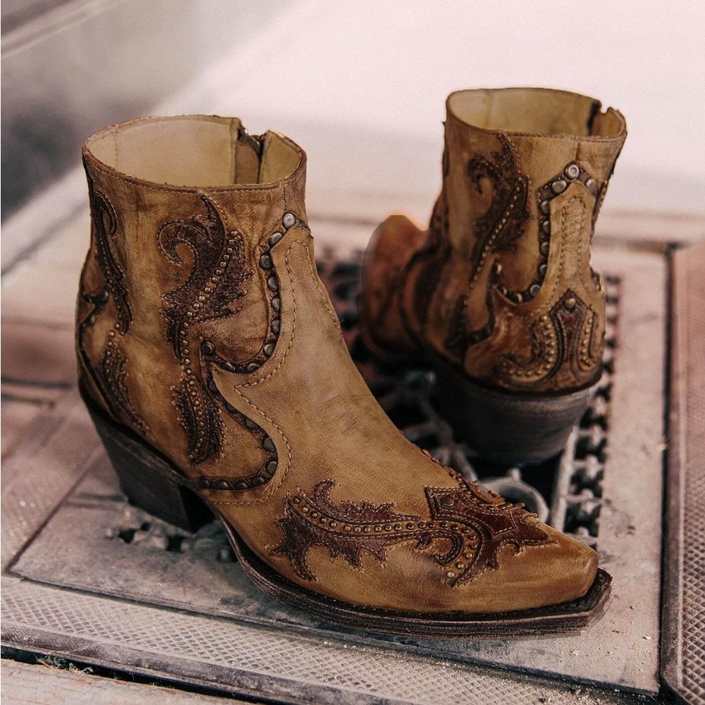 Corral Tan and Brown Embroidered Western Boots
*Without Original Box
